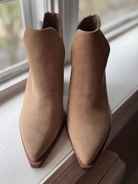 NWT- Vince Camuto - Tortilla - Bibestie Ankle Bootie - Sz 9.5